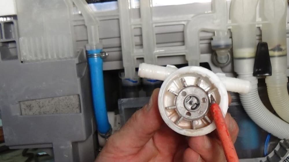 Bulaşık makinesindeki türbinli akış sensörü çarkı